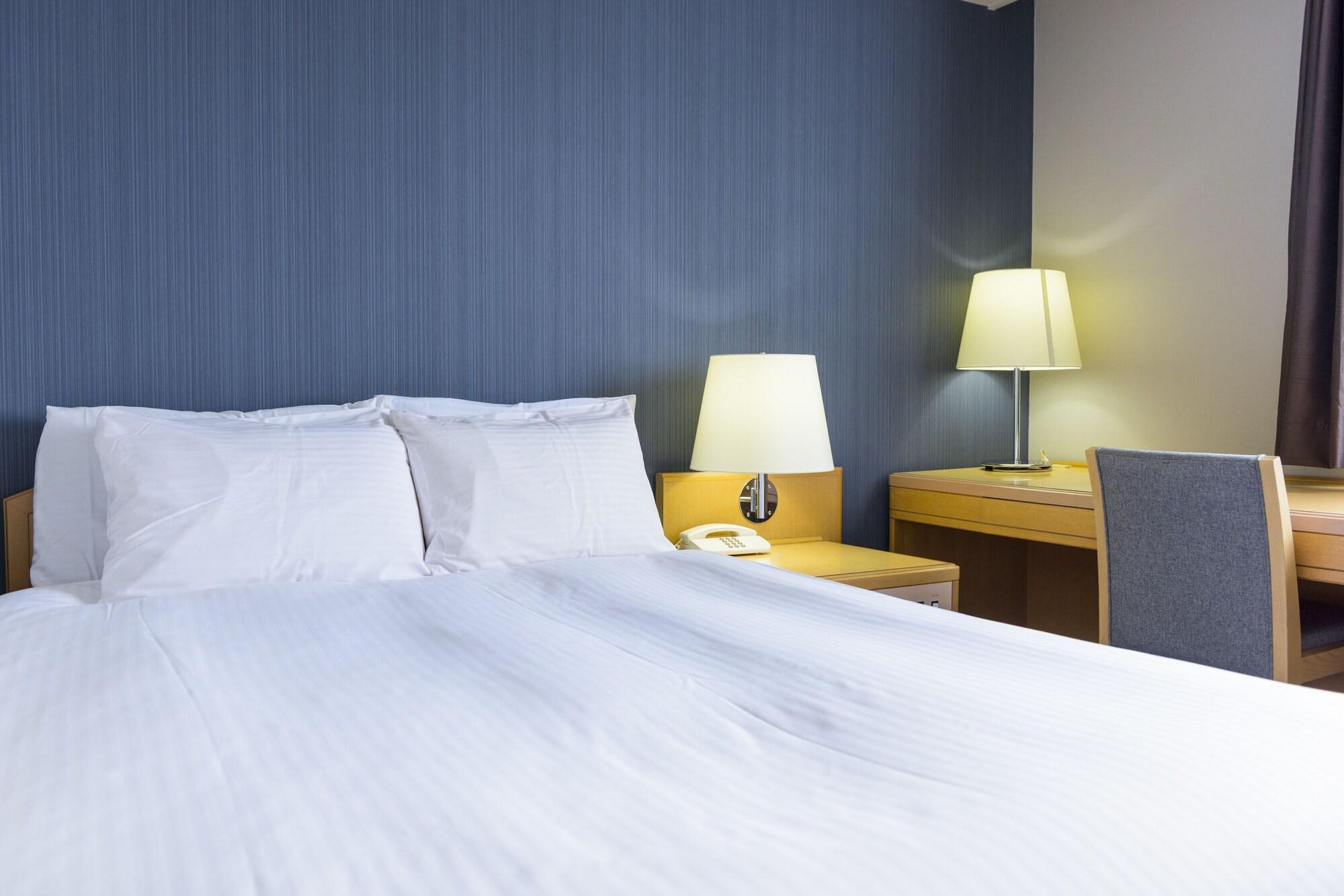 Surestay Plus Hotel By Best Western Shin-Osaka Exterior foto